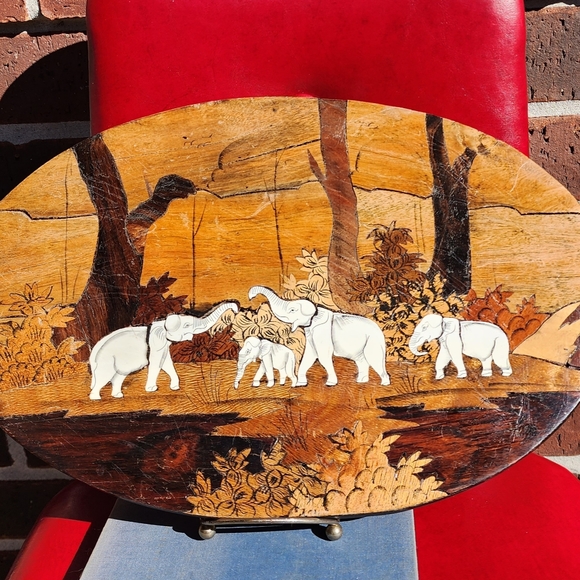 Vintage handmade oval Indian wooden plaque - Picture 3 of 12